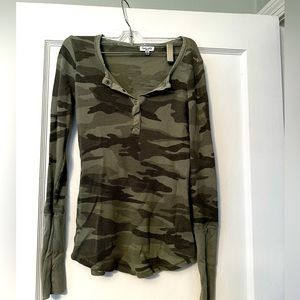 Splendid waffle camo top size xs